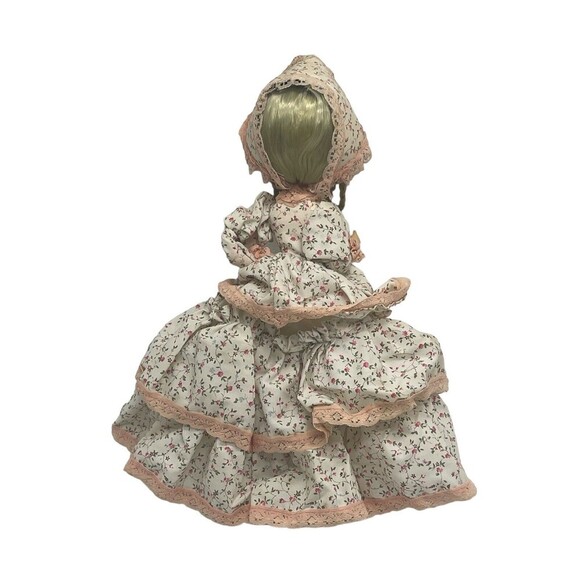 Vintage BIG EYES BRADLEY DOLL LISA-Made in Korea-Flower Dress w/ Bonnet 11" tall - Picture 13 of 16